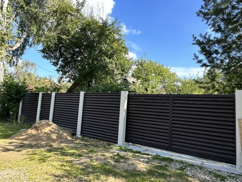забор из металлопластика в соседнем поселке